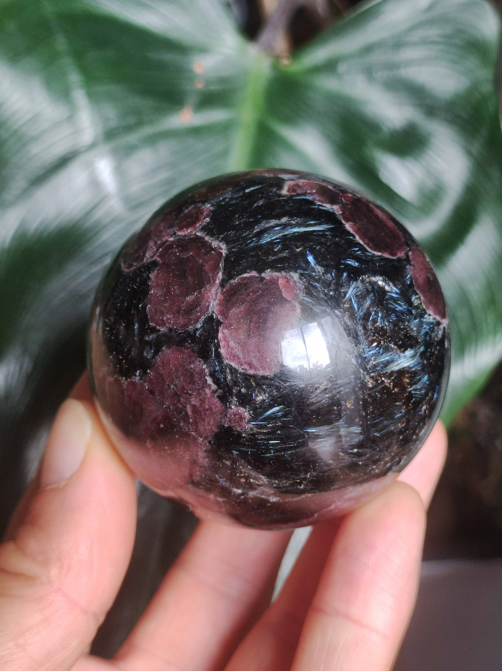 Granat in Astrophyllit ~ Magische Edelstein Kugel Massage & Deko Sphere Crystal Spielkugel Meditation ~HIPPIE ~GOA~Boho~Ethno~Heilstein