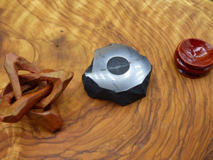 6 verschiedene Ständer für Edelstein Kugeln aus Holz, Black Lemurian Jade, Schungit - Deko Kristall HIPPIE GOA Boho Heilstein Naturschatz - Art of Nature Berlin