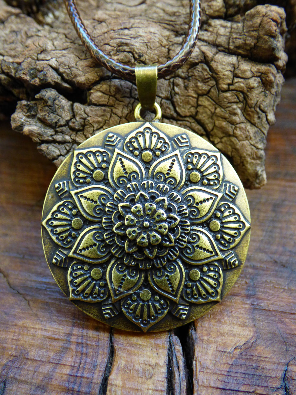 Collier d’amulette de fleur de Mandala (1) Bronze antique ~Tibet ~HIPPIE ~GOA ~Boho ~Tibet ~Ethno ~Nature ~Ésotérique ~Ethnique ~Indien