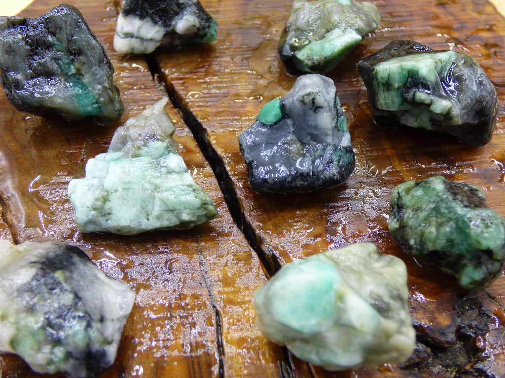 Smaragd / Emerald roh zum Auf+Entladen Wasserstein für Trinkwasser Edelsteinwasser ~Chakra ~Heilstein ~Naturmedizin ~Energiewasser