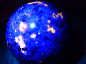 Yooperlith / Sodalith-Syenit UV-AKTIV ~ Magische Edelstein Kugel Massage & Deko Sphere Crystal Spielkugel Meditation ~HIPPIE Heilstein
