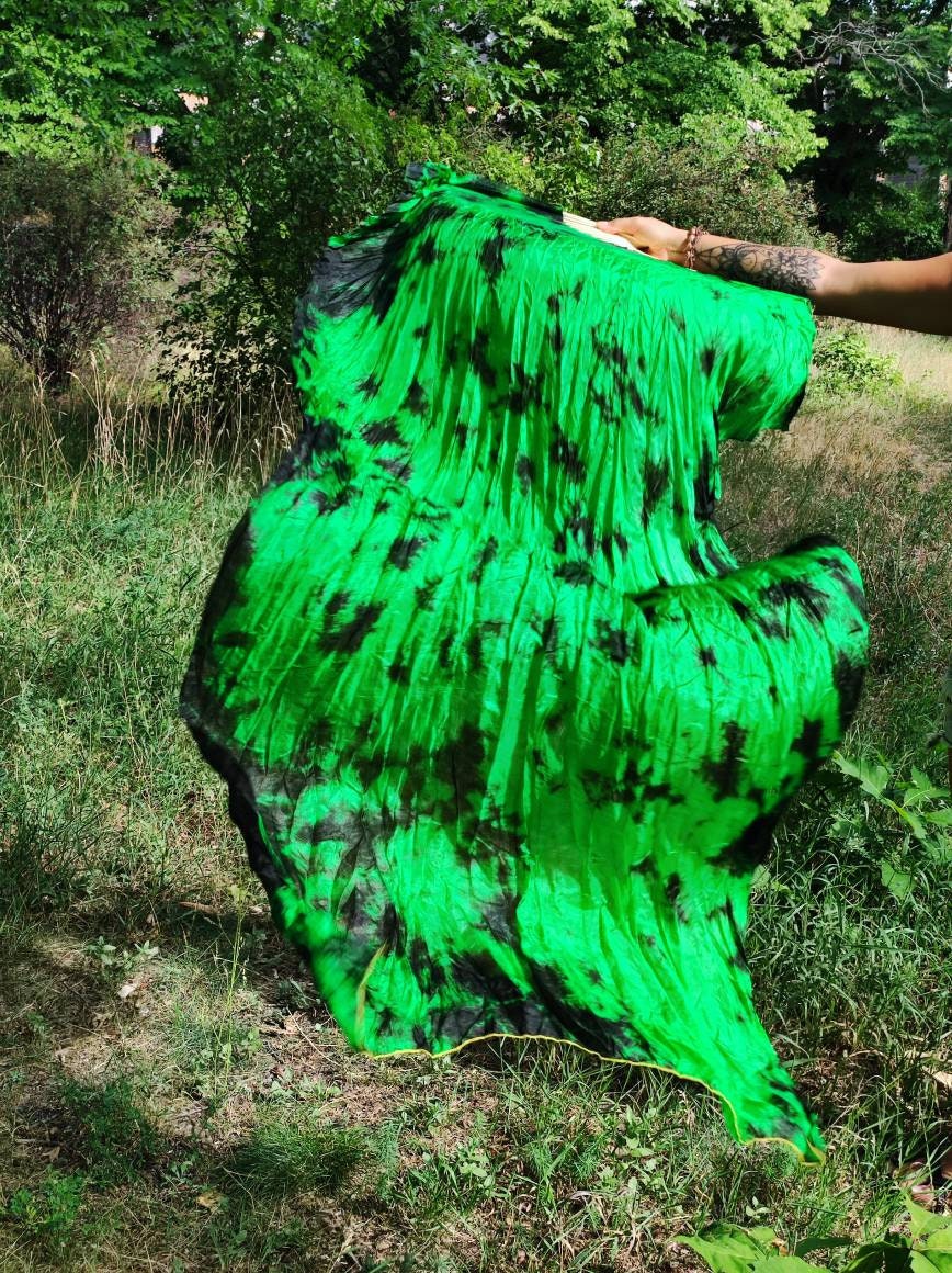Éventail en soie *UV Actif* ~ Éventail en soie Batik noir vert ~ Danse ~Danse du ventre ~Costume ~GOA ~Hippie ~Boho ~Tibet ~Ethno ~Nature ~Music Flow