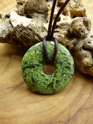 Mamba Stone (Serpentin) 30mm Donut ~ Edelstein Kette ~HIPPIE ~GOA ~Boho ~Tibet ~Ethno ~Nature ~Donut ~Schutzsymbol ~Heilstein