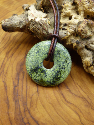 Mamba Stone (Serpentin) 30mm Donut ~ Edelstein Kette ~HIPPIE ~GOA ~Boho ~Tibet ~Ethno ~Nature ~Donut ~Schutzsymbol ~Heilstein